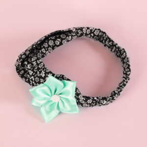 Haarband zwart met witte bloemetjes met groen/turquoise bloem accessoire voor volwassene, kind, dames en meisje.