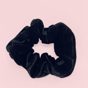 Velvet scrunchies in kleur zwart in maat groot voor volwassene en oudere kinderen